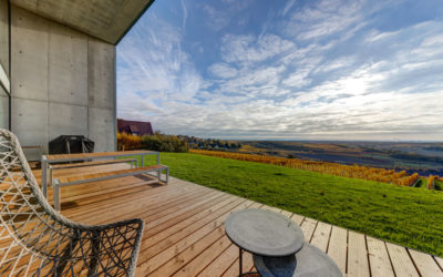 Außenaufnahme Referenz Immobilenfotografie , Terasse mit Blick auf einen schönen Panorama Aussicht